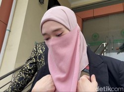 Detik-detik Inara Rusli Lepas Cadar
