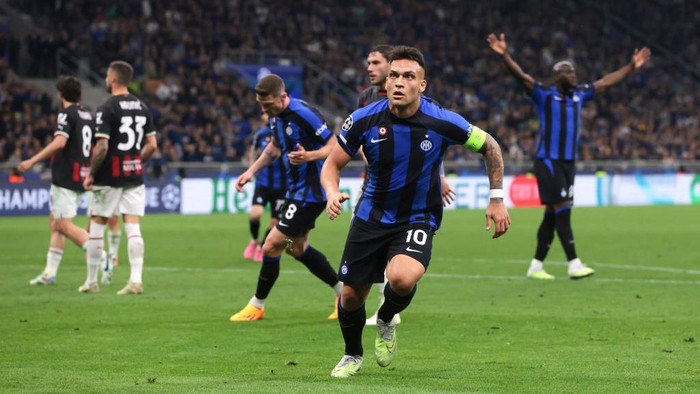 MILAN, ITALY - MAY 16: Lautaro Martinez of FC Internazionale celebrates after scoring to give the side a 1-0 lead during the UEFA Champions League semi-final second leg match between FC Internazionale v AC Milan at Stadio Giuseppe Meazza on May 16, 2023 in Milan, Italy. (Photo by Jonathan Moscrop/Getty Images)