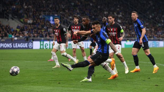 MILAN, ITALY - MAY 16: Lautaro Martinez of FC Internazionale scores to give the side a 1-0 lead during the UEFA Champions League semi-final second leg match between FC Internazionale v AC Milan at Stadio Giuseppe Meazza on May 16, 2023 in Milan, Italy. (Photo by Jonathan Moscrop/Getty Images)