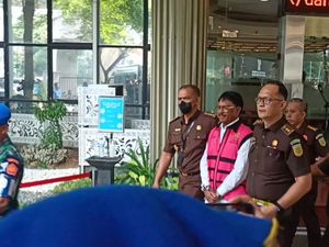 Berompi Tahanan, Johnny G Plate Jadi Tersangka Korupsi BTS Rp 8 T!
