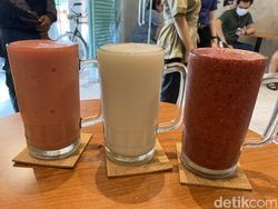 Jus Kode: Segarnya Jus Buah Rp 15 Ribuan, Antre Sampai 1 Jam!