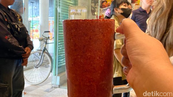 Antre 1 Jam Demi Minum Jus Buah Rp 15 Ribuan Ini