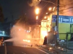 Bengkel di Depok Kebakaran, Seorang Penjaga Tewas Terjebak