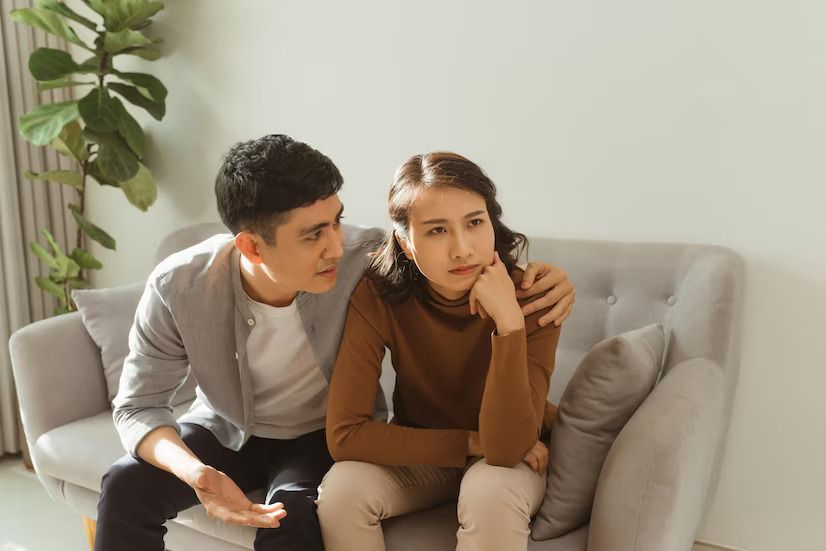 Salah satu kesalahan perempuan yang sering dilakukan ialah kebiasaan cemburu dan silent treatment setiap kali mengalami masalah dengan pasangan.