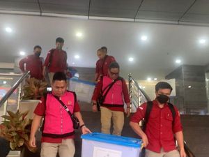 Jaksa Bawa 2 Boks Kontainer Usai Geledah Kantor Menkominfo Johnny Plate