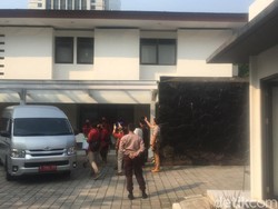 Kejagung Bawa 4 Boks Usai Geledah Rumah Dinas Menkominfo Johnny G Plate