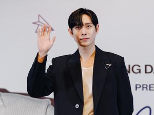 Ini Alasan Kim Young Dae Suka Dengarkan Lagu Hati-hati di Jalan Tulus Ini Alasan Kim Young Dae Suka Dengarkan Lagu Hati-hati di Jalan Tulus