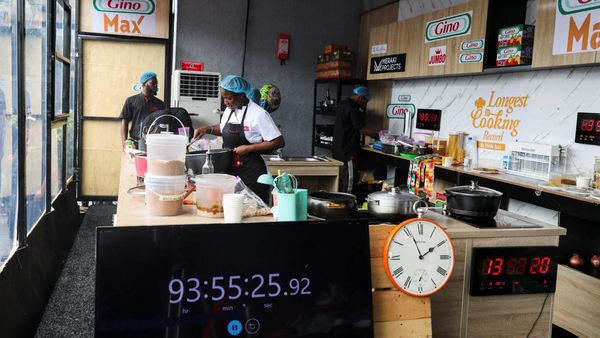 Koki Asal Nigeria Memasak 100 Jam Nonstop Demi Pecahkan Rekor Dunia