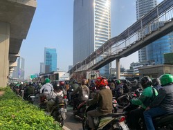 Keluh Ojol Kena Macet di Gatsu: Penumpang Komplain hingga Batal Pesan