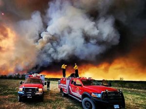 Kota di Kanada Berselimut Asap Kuning Imbas Kebakaran Hutan