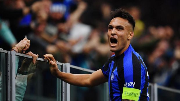 MILAN, ITALIA - 16 MEI: Lautaro Martinez dari FC Internazionale merayakan setelah mencetak gol pertama tim selama pertandingan leg kedua semifinal Liga Champions UEFA antara FC Internazionale dan AC Milan di Stadio Giuseppe Meazza pada 16 Mei 2023 di Milan, Italia.  (Foto oleh Valerio Pennicino - UEFA/UEFA via Getty Images)