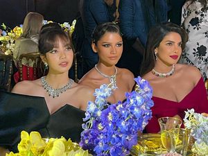 7 Gaya Mewah Lisa BLACKPINK di Venice, Hadiri Acara BVLGARI Bareng Zendaya 7 Gaya Mewah Lisa BLACKPINK di Venice, Hadiri Acara BVLGARI Bareng Zendaya