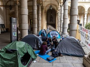 Mahasiswa di Turin Gelar Tenda-Nginep di Kampus, Ada Apa?