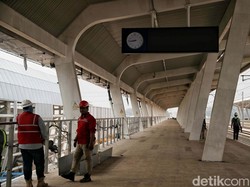 Kereta Cepat Tak Berhenti di Stasiun Karawang, Gegara Penumpang Sepi?