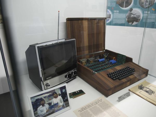 Mengintip Koleksi Museum Apple Terlengkap di Dunia
