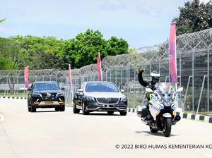 Johnny G Plate Sering Pakai Mercedes Maybach, Cuma Ada 20 Unit di Indonesia! Johnny G Plate Sering Pakai Mercedes Maybach, Cuma Ada 20 Unit di Indonesia!