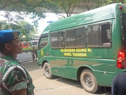 Menkominfo Johnny Plate Diperiksa, Mobil Tahanan Disiagakan di Kejagung