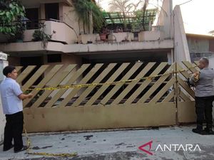 Rumah di Jaktim Digembok Paksa, Ibu dan Anak Terkunci 3 Hari