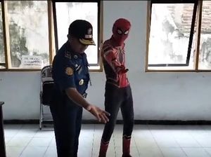 Spiderman Diringkus saat Ngemis di Bangjo Pati, Segini Penghasilannya