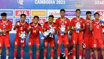 Senyum Ceria Garuda Muda dengan Medali Emas