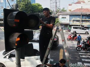 Seperti Ini Lho Perbaikan Lampu Lalu Lintas Seperti Ini Lho Perbaikan Lampu Lalu Lintas