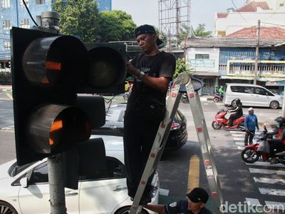 Seperti Ini Lho Perbaikan Lampu Lalu Lintas