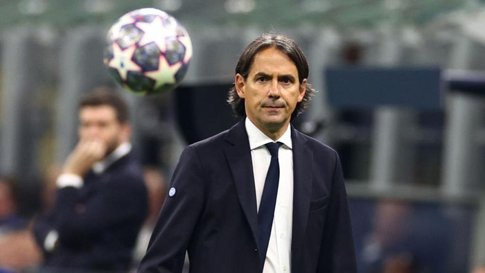 MILAN, ITALY - MAY 16:   FC Internazionale Manager Simone Inzaghi looks on during the UEFA Champions League semi-final second leg match between FC Internazionale and AC Milan at Stadio Giuseppe Meazza on May 16, 2023 in Milan, Italy. (Photo by Chris Brunskill/Fantasista/Getty Images)