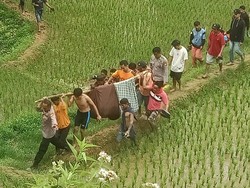 Longsor Terjang Jalan Trans Sulawesi di Tana Toraja, 1 Pemotor Tewas