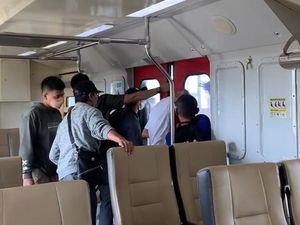 Viral Kepala Penumpang Terjepit Pintu KA Bandara YIA, Ini Penjelasan KAI Viral Kepala Penumpang Terjepit Pintu KA Bandara YIA, Ini Penjelasan KAI