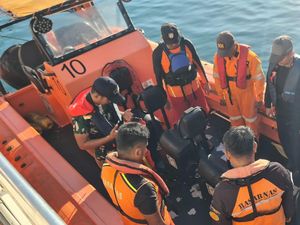Kapal Nelayan Asal Kupang Bocor, 4 Orang Dievakuasi