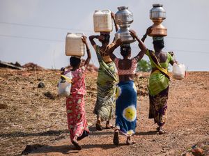 Usaha Wanita di India Dapatkan Air Bersih di Tengah Kekeringan
