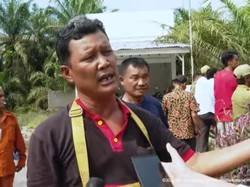 Curhat Warga Labura Soal Jalan Rusak yang Dikunjungi Jokowi