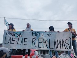 Massa Blokade Jalan Depan DPRD Sulsel, Desak Reklamasi Lae-lae Dibatalkan