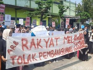 Warga Sumenep Geruduk Kantor BPN Desak SHM Pantai Gersik Putih Dicabut Warga Sumenep Geruduk Kantor BPN Desak SHM Pantai Gersik Putih Dicabut