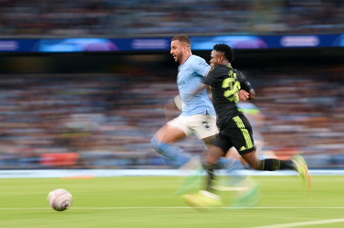 MANCHESTER, ENGLAND - MAY 17: Kyle Walker of Manchester City battles for possession with Vinicius Junior of Real Madrid during the UEFA Champions League semi-final second leg match between Manchester City FC and Real Madrid at Etihad Stadium on May 17, 2023 in Manchester, England. (Photo by Michael Regan/Getty Images)