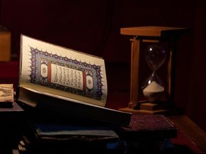 Bacaan Surah Al Hujurat Ayat 10 Lengkap dengan Tafsirnya Bacaan Surah Al Hujurat Ayat 10 Lengkap dengan Tafsirnya
