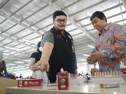 Kunjungi Pabrik Rokok, Mas Dhito Minta Perusahaan Penuhi Jamsos Pekerja