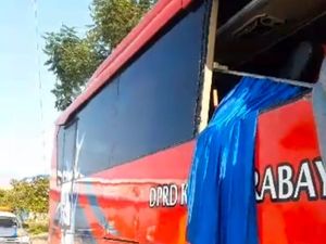 Bus DPRD Surabaya yang Kecelakaan di Pasuruan Angkut Rombongan Pelajar
