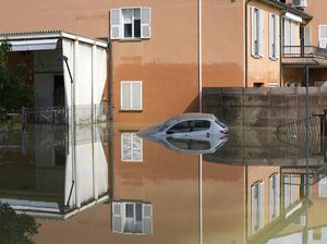 Deretan Mobil yang Jadi Korban Banjir di Italia