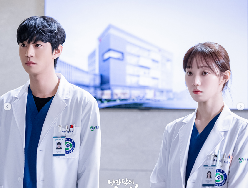 Sutradara Libatkan 7 Dokter Ahli Demi Kesuksesan Dr. Romantic 3