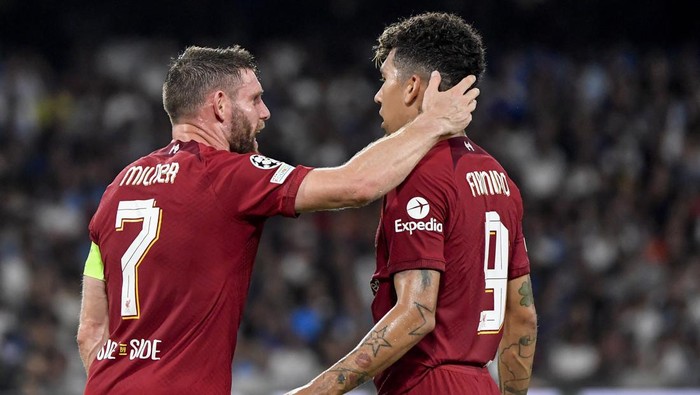 DIEGO ARMANDO MARADONA STADIUM, NAPOLI, ITALY - 2022/09/07: James Milner and Roberto Firmino of Liverpool FC during the Champions League Group A football match between SSC Napoli and Liverpool FCNapoli won 4-1 over Liverpool. (Photo by Andrea Staccioli/Insidefoto/LightRocket via Getty Images)