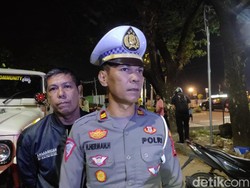 Mobil Sekwan DPRD Jeneponto Nyemplung di Got Dievakuasi