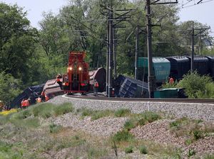 Kereta Angkut Biji-bijian Tergelincir di Krimea