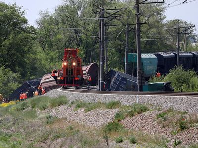 Kereta Angkut Biji-bijian Tergelincir di Krimea