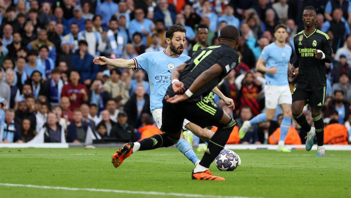 Aksi Bernardo Silva dalam gol pertama ke gawang Real Madrid. (Foto: Getty Images/Clive Brunskill)