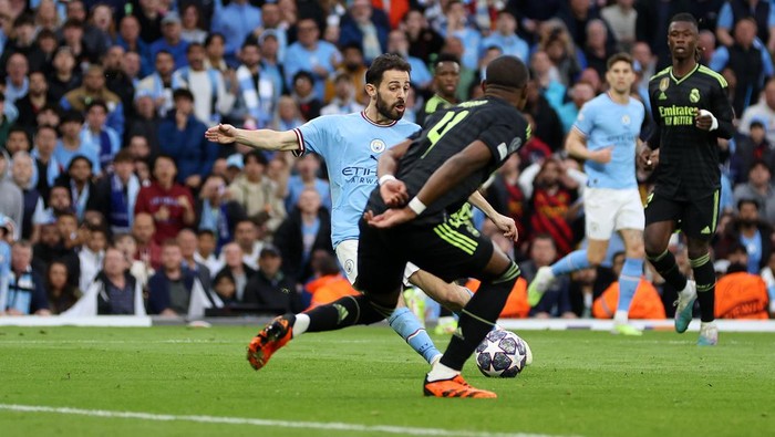 MANCHESTER, ENGLAND - MAY 17: Bernardo Silva of Manchester City scores the teams first goal during the UEFA Champions League semi-final second leg match between Manchester City FC and Real Madrid at Etihad Stadium on May 17, 2023 in Manchester, England. (Photo by Clive Brunskill/Getty Images)