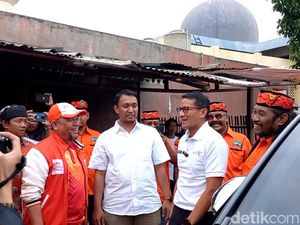 Sandiaga Uno Hadiri Bazar Sembako Murah PKS di Bekasi