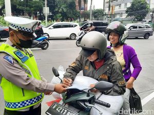 Polisi Kembali Berlakukan Tilang Manual, Buat Apa, Sih? Polisi Kembali Berlakukan Tilang Manual, Buat Apa, Sih?