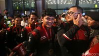 Timnas Indonesia U-22 tiba dengan berkalung medali emas SEA Games 2023. 
