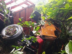 Ingat, Jalur Gumitir Jember-Banyuwangi Ditutup Evakuasi Truk Masuk Jurang